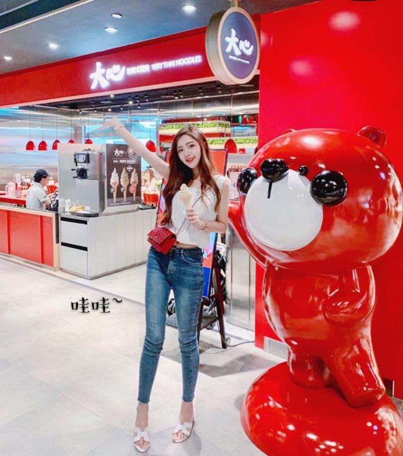 新一代的台妹網紅小甜心依凌美眉，深愛大哥哥們的愛戴~