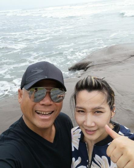 56歲巫啟賢一家：名模妻子很漂亮，大女兒也身材和顏值俱佳，小女兒更像爸爸