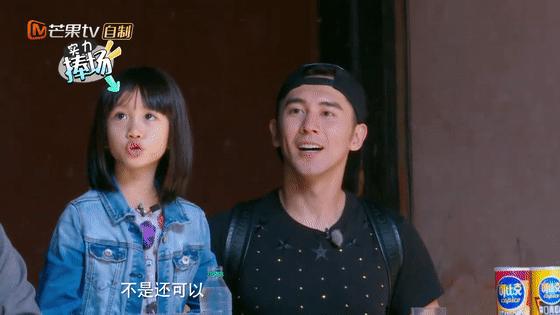 鍾麗緹一家4口拍大片！ 「母女三人顏值高」 9歲考拉甜美像媽，二女兒超模臉出眾
