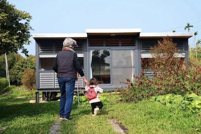 退休老夫妻回歸田園「自蓋移動小木屋」　舒適到「城市兒女都來住」！　活出人人稱羨晚年哲學