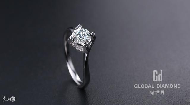買結婚戒試戴，被櫃員問「買得起麼」，老公的做法讓我倍有面子