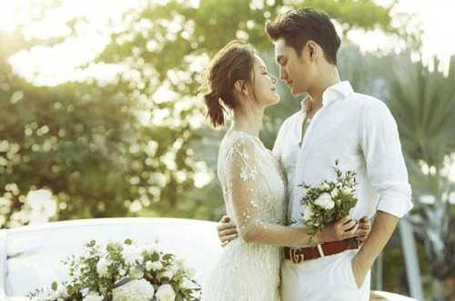 弟弟結婚，我送弟媳金項鍊，婚禮現場弟媳一番話，我把項鍊拽下來