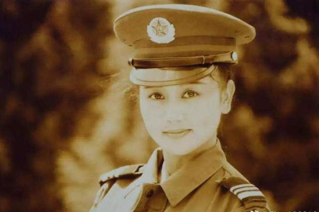 55歲徐錦江妻子光頭10多年被誤認為尼姑，見面3次就閃婚，如今恩愛25年零緋聞，網友：簡直就是偶像劇