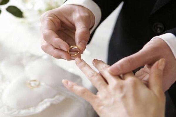 妹妹結婚，老婆給兩萬的紅包，婚後隔天妹妹來個電話我離婚了
