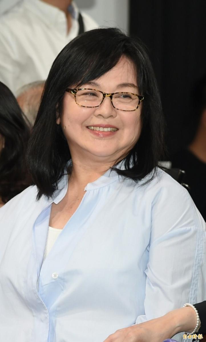 一代歌姬「崔苔菁」當年轟動歌壇！淡出數10年「離婚獨自養兒」今65歲潛心學佛活得自在