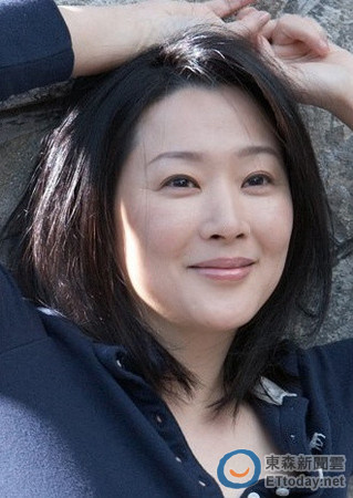 資深女星患重症淡出演藝圈，與兄母撕破臉「屢傳已逝消息」，近況曝光「發福卻凍齡」生活恬淡絕不復出！