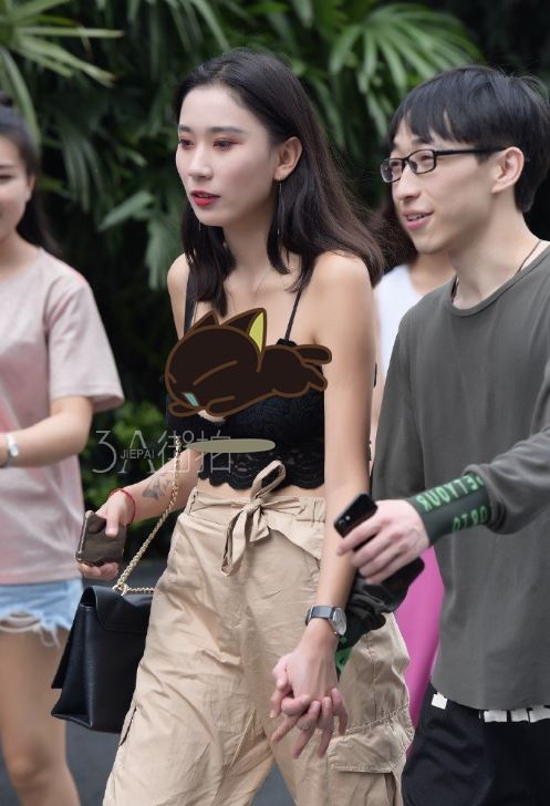 勵志！矮個宅男把到正妹...小背心側面超完美：激勵到我了