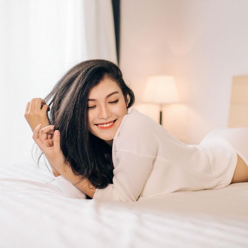 越南茶店老闆娘穿超美迎客 顧客都搶著喝她泡的茶
