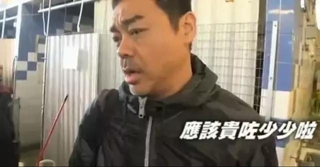 54歲「張曼玉」逛地攤，買幾十塊的鞋子：越沒出息的人，才越計較面子！ 