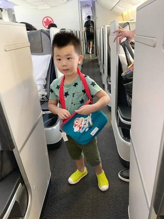 帶兒子看外婆！梁赫群意外曝光「岳母超強背景」！曝在加拿大「擁有一間學校」：回老婆娘家最開心！