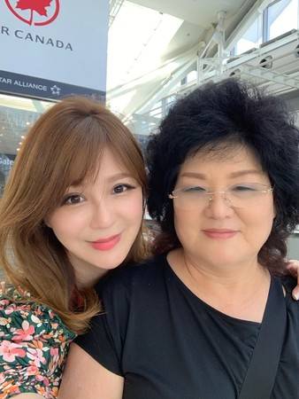 帶兒子看外婆！梁赫群意外曝光「岳母超強背景」！曝在加拿大「擁有一間學校」：回老婆娘家最開心！