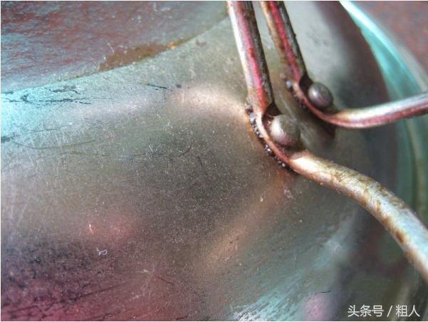 鍋蓋上總有厚厚油汙很難洗，教你幾個方法，擦完像新的一樣乾凈！  