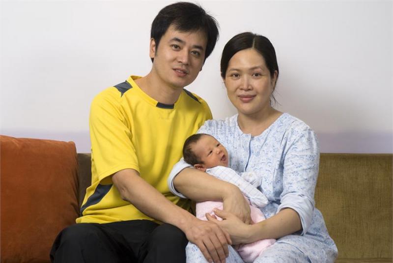 演員林秀玲與丈夫相隔兩地，一年見不到幾次面仍相親相愛，耳聞舊愛在日前離婚，直嘆：夫妻甭計較！