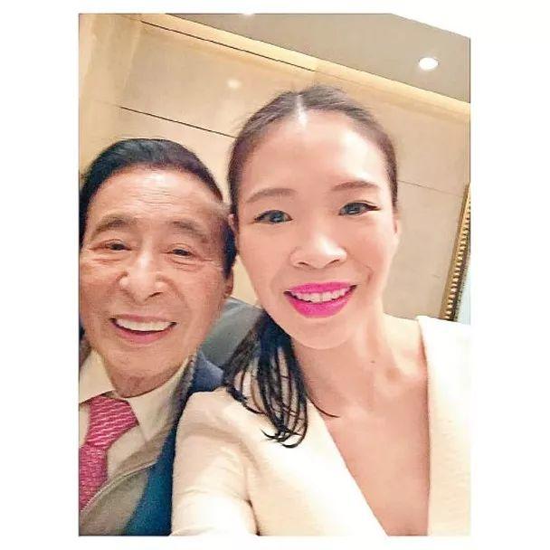 「千億媳婦」李徐子淇外甥女出嫁 李嘉欣夫婦十指緊扣賀新人