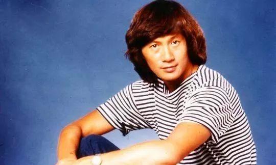 香港「歌神」71歲生日 兒孫滿堂精神奕奕，唱到70歲願望成真！