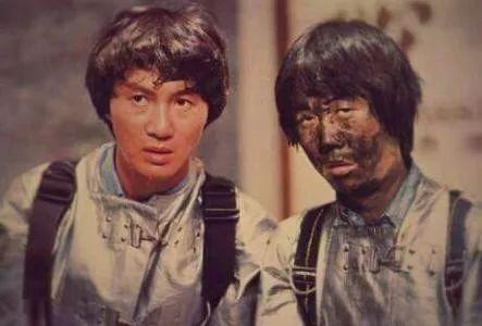 香港「歌神」71歲生日 兒孫滿堂精神奕奕，唱到70歲願望成真！