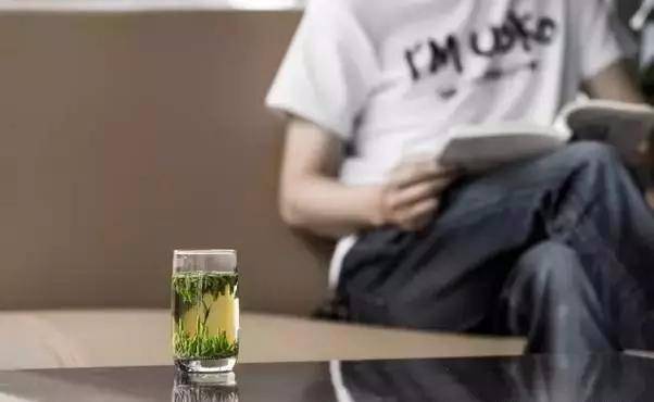 經常喝綠茶好處多多！專家：飲茶不得超過這個溫度，否則可能患癌 !