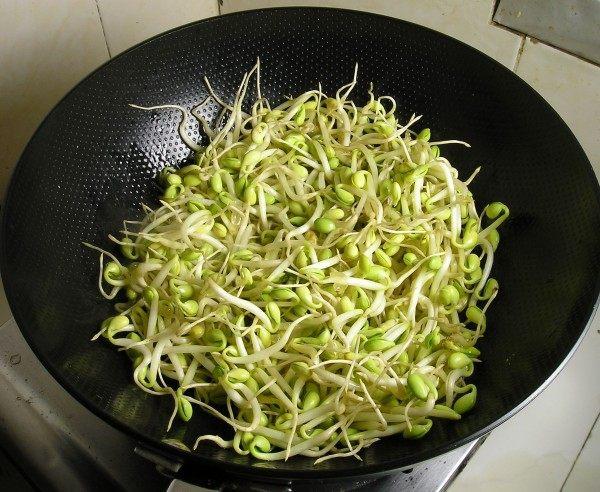 爸爸做的水煮魚非常入味好吃，配料做法齊全，再也不想在外面吃了