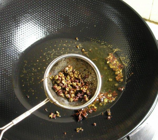 爸爸做的水煮魚非常入味好吃，配料做法齊全，再也不想在外面吃了
