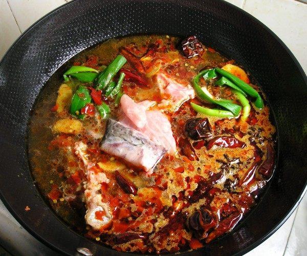 爸爸做的水煮魚非常入味好吃，配料做法齊全，再也不想在外面吃了
