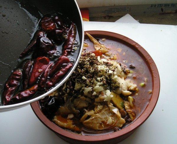 爸爸做的水煮魚非常入味好吃，配料做法齊全，再也不想在外面吃了