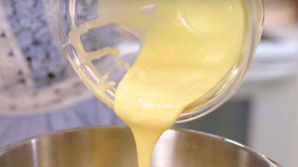超簡單的甜點料理：蒸鍋也能做出海綿蛋糕，鬆鬆軟軟跟烤蛋糕一樣