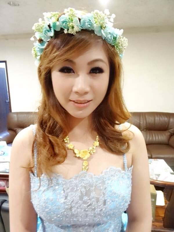 不敢看照片！她砸8000請新秘「訂婚被畫成妖怪」，氣到換新秘「變身美艷人妻」她怨：對方還來鬧場！