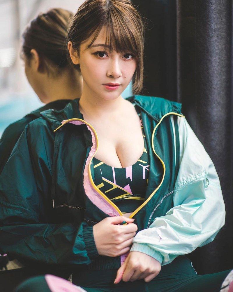 性感直逼「明日花綺羅」！超兇網紅「真實身材」曝光　腹部「一坨肉炸出」網嚇壞！