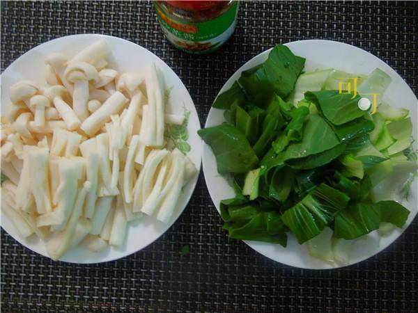 還在吃普通的炒青菜？加入這個菇，再加一勺醬，雖然是素菜卻有滿滿的海鮮味