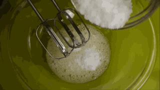 這個彩虹年輪蛋糕，成品居然這麼美