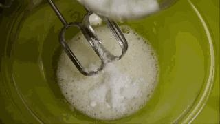 這個彩虹年輪蛋糕，成品居然這麼美