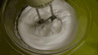 這個彩虹年輪蛋糕，成品居然這麼美