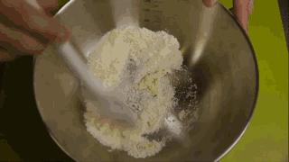 這個彩虹年輪蛋糕，成品居然這麼美
