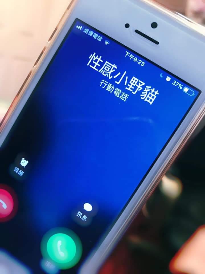 車子烤完漆，烤漆師傅把廠牌英文型號拼錯，網友笑稱變成獨一無二限量版
