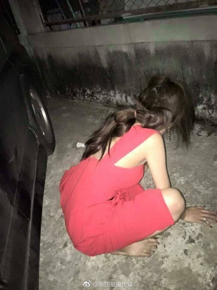 紅衣正妹喝醉酒後被人「撿」帶回家拍下「一系列不雅照」....驚人的「現場直擊」！