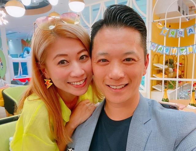 胡杏兒為2歲兒子舉辦生日趴，奕霆在爸爸懷裡拍手