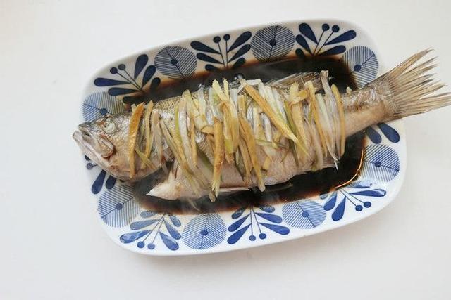 鯽魚魚湯和清蒸鱸魚的最經典做法，愛吃魚的請收走，鮮甜可口！