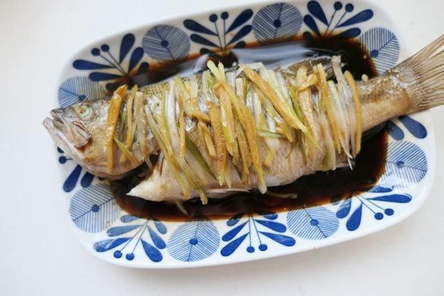鯽魚魚湯和清蒸鱸魚的最經典做法，愛吃魚的請收走，鮮甜可口！