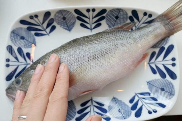 鯽魚魚湯和清蒸鱸魚的最經典做法，愛吃魚的請收走，鮮甜可口！