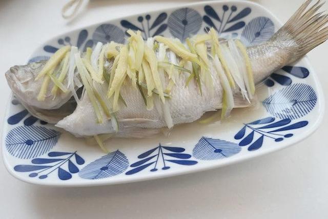 鯽魚魚湯和清蒸鱸魚的最經典做法，愛吃魚的請收走，鮮甜可口！