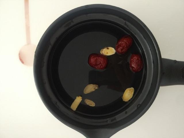 常喝這碗茶，防病保健康！堅持1個月，精神抖擻，面色紅潤如桃花 