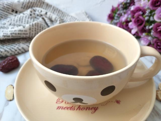 常喝這碗茶，防病保健康！堅持1個月，精神抖擻，面色紅潤如桃花 