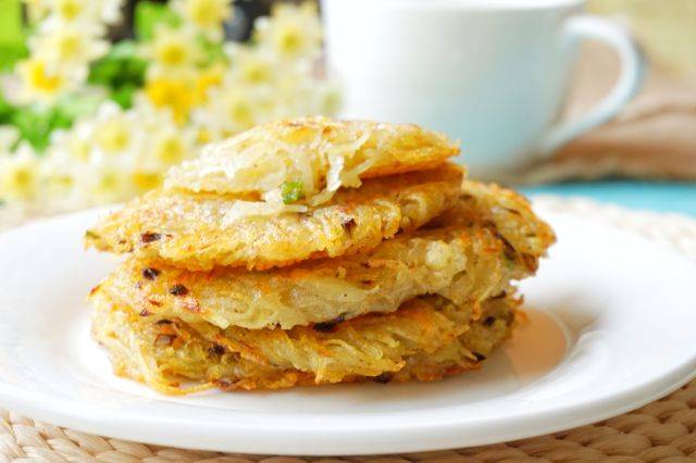 金黃酥脆又綿軟的薯餅，7步搞定超美味