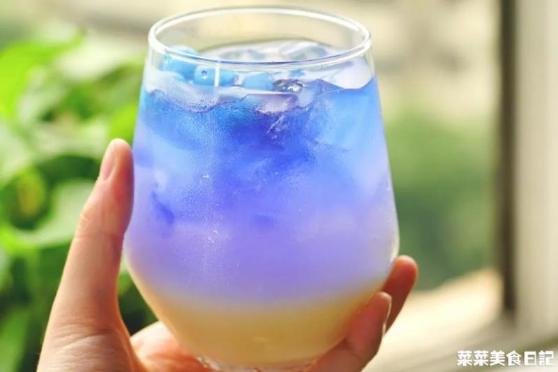 喝可樂算什麼，來試試這杯高顏值星空色網紅特飲
