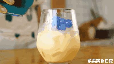 喝可樂算什麼，來試試這杯高顏值星空色網紅特飲