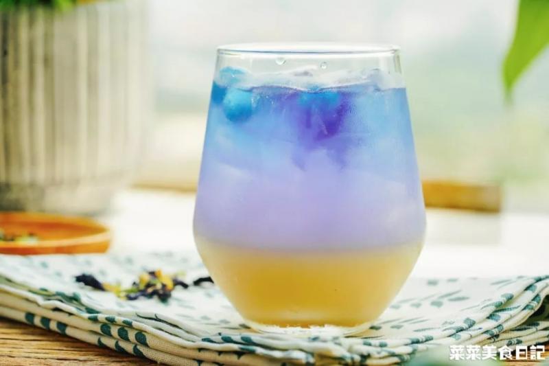 喝可樂算什麼，來試試這杯高顏值星空色網紅特飲