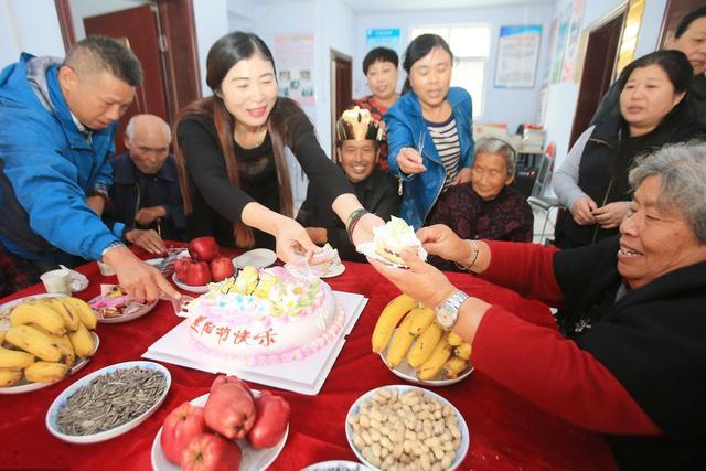 女子參加婆婆生日，飯後一家人打麻將，隔天卡里少了5百塊