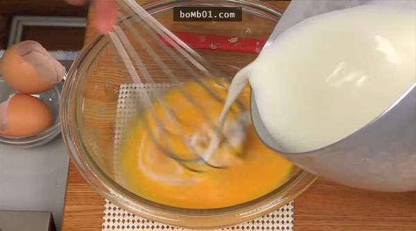 超簡單方法，教你如何只用糖、牛奶、雞蛋就做出會吃上癮的美味牛奶布丁
