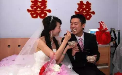 結婚三年，一天就吃了個婆婆洗的葡萄，老公沖俺大發脾氣