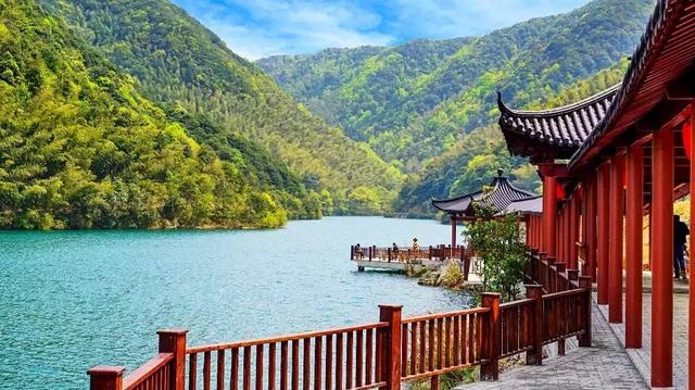這座海邊小城，風光不輸三亞，明星最愛光顧，關鍵是美食連吃3天也不重樣！